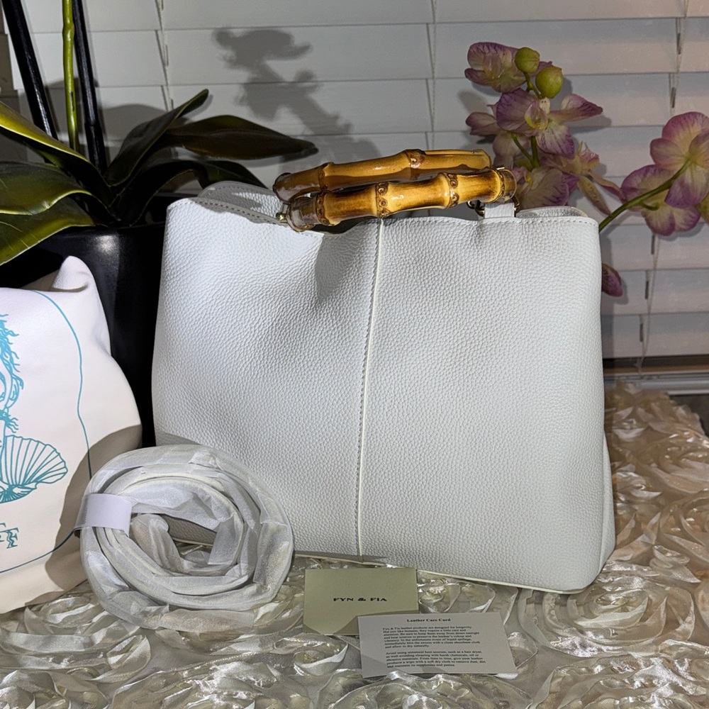 Elegant White Leather FYN & FIA Isabella Handbag with Bamboo Handles - Picture 5 of 7